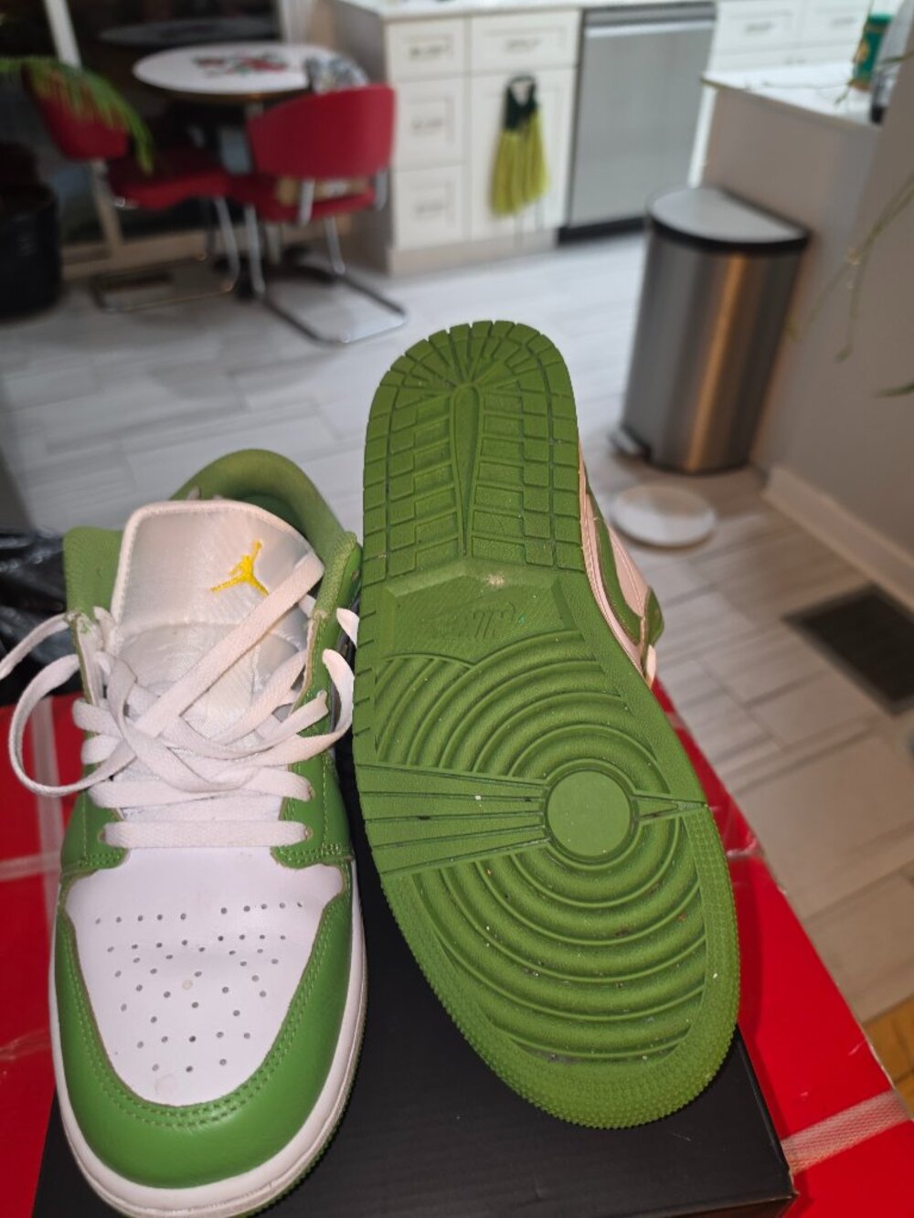 Jordan retro 1 low 9.5 2022